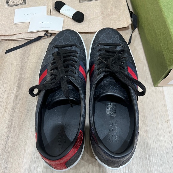 Gucci Ace GG Supreme Sneakers - Picture 8 of 11